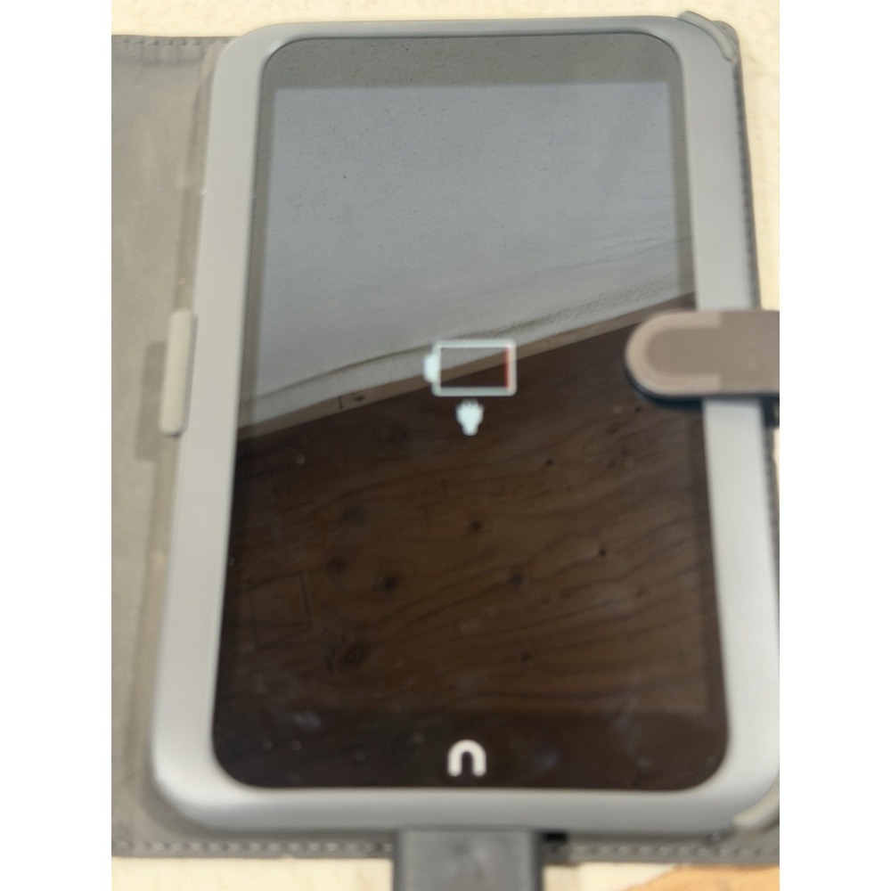 Barnes & Noble Nook HD BNTV400 8GB Tablet eReader With Charger Working Bundle - Picture 3 of 16